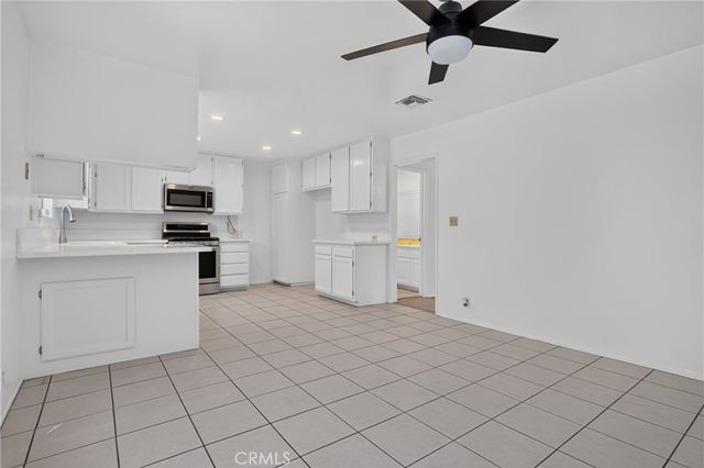 18410 Lull Street 1, Reseda, CA 91335