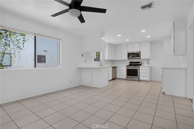 18410 Lull Street 1, Reseda, CA 91335