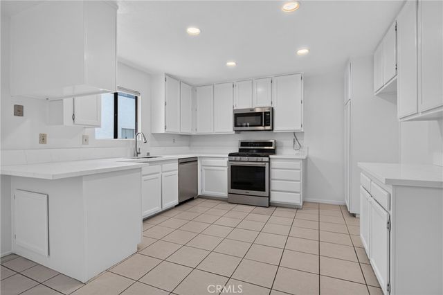 18410 Lull Street 1, Reseda, CA 91335