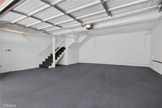 18410 Lull Street 1, Reseda, CA 91335