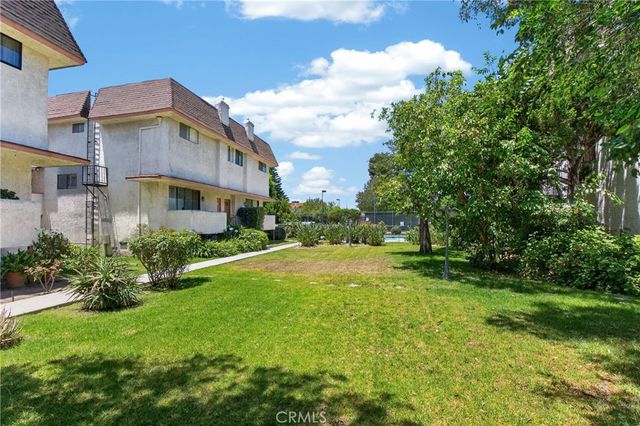 18410 Lull Street 1, Reseda, CA 91335