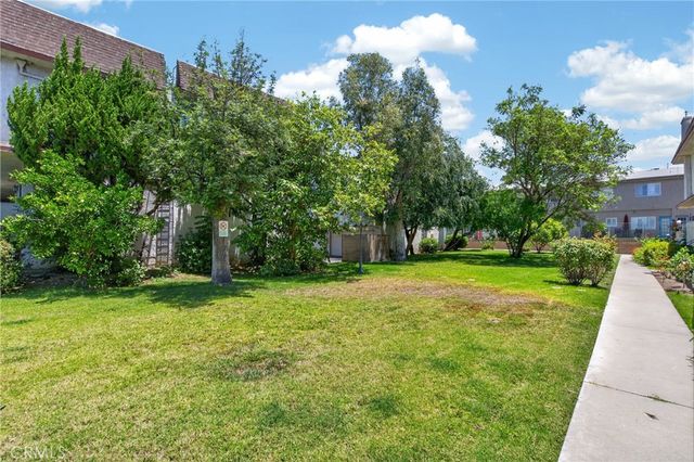18410 Lull Street 1, Reseda, CA 91335