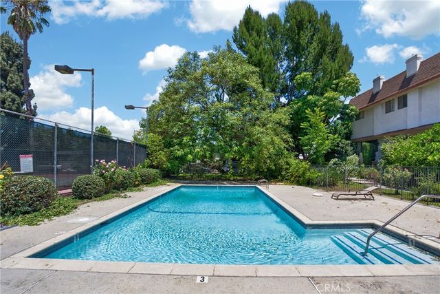 18410 Lull Street 1, Reseda, CA 91335