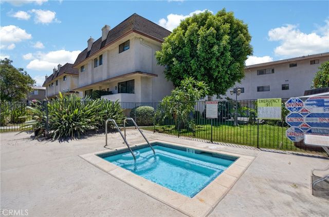 18410 Lull Street 1, Reseda, CA 91335