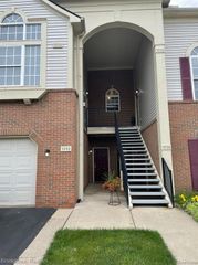 5934 E Island Drive 32, Ypsilanti, MI 48111