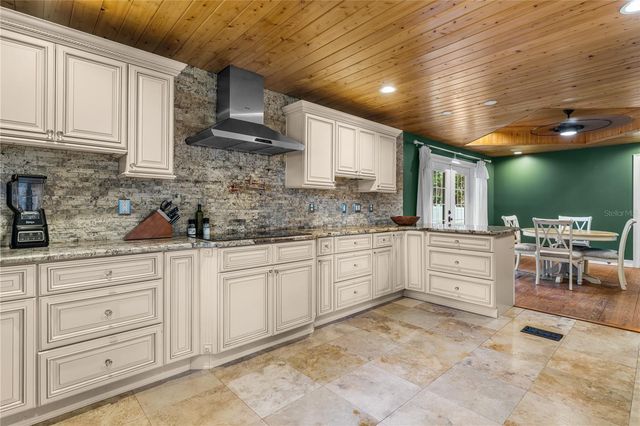 2424 E NEW YORK AVENUE, Deland, FL 32724