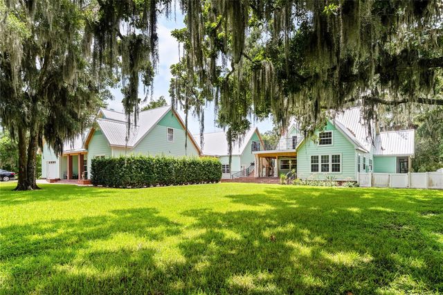 2424 E NEW YORK AVENUE, Deland, FL 32724