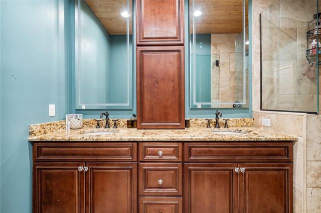 2424 E NEW YORK AVENUE, Deland, FL 32724