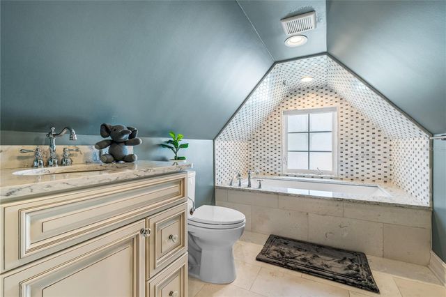 2424 E NEW YORK AVENUE, Deland, FL 32724