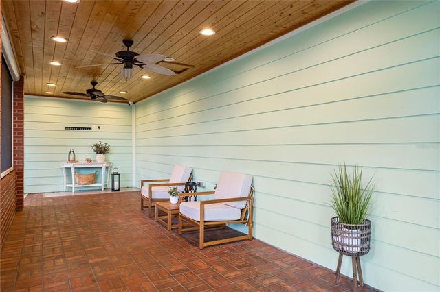 2424 E NEW YORK AVENUE, Deland, FL 32724