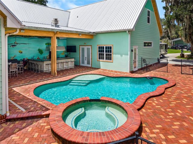 2424 E NEW YORK AVENUE, Deland, FL 32724