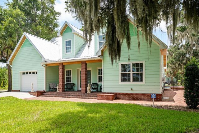 2424 E NEW YORK AVENUE, Deland, FL 32724