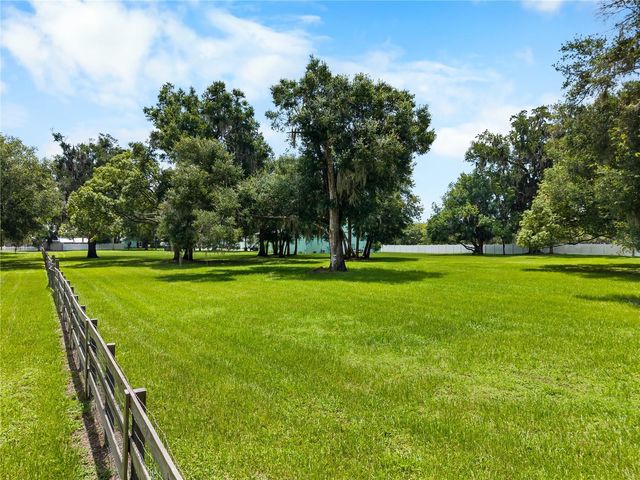 2424 E NEW YORK AVENUE, Deland, FL 32724