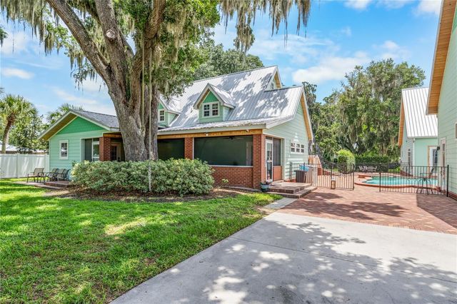 2424 E NEW YORK AVENUE, Deland, FL 32724