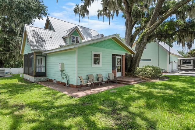 2424 E NEW YORK AVENUE, Deland, FL 32724