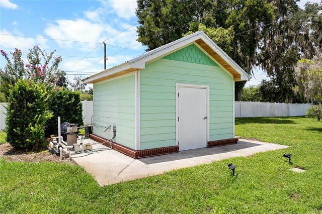 2424 E NEW YORK AVENUE, Deland, FL 32724