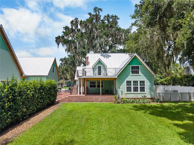 2424 E NEW YORK AVENUE, Deland, FL 32724