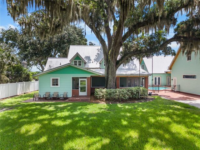 2424 E NEW YORK AVENUE, Deland, FL 32724