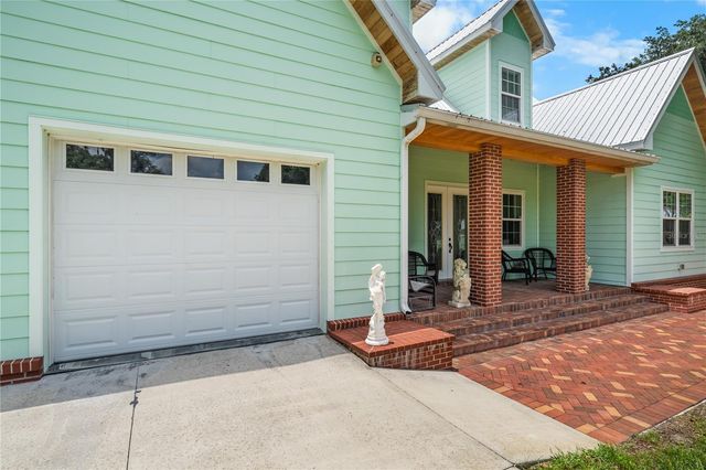 2424 E NEW YORK AVENUE, Deland, FL 32724