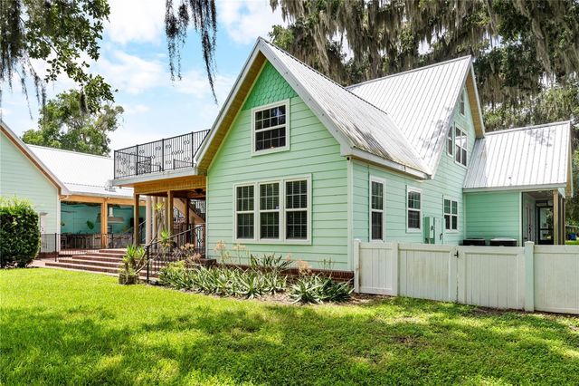 2424 E NEW YORK AVENUE, Deland, FL 32724