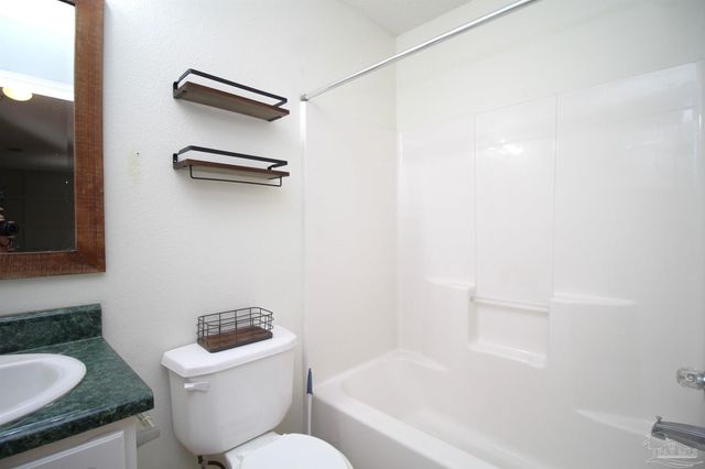 2007 Marquesas Ln, Pensacola, FL 32506