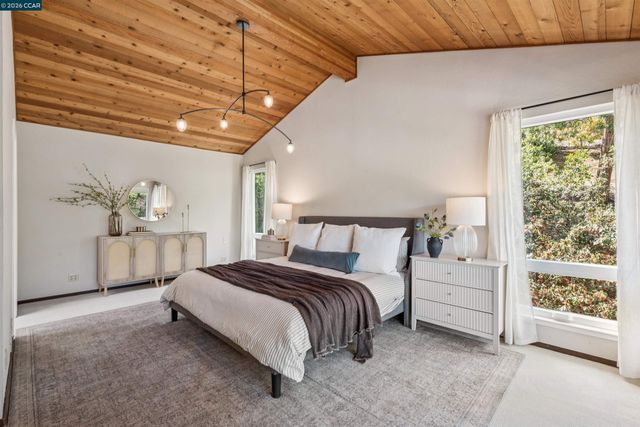 284 Scofield Dr, Moraga, CA 94556