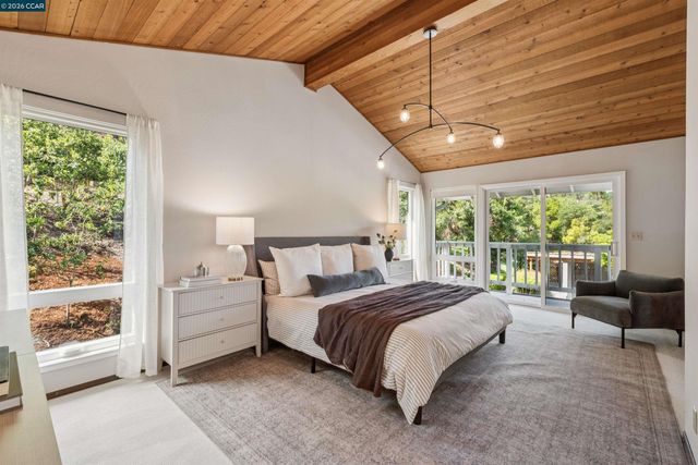 284 Scofield Dr, Moraga, CA 94556