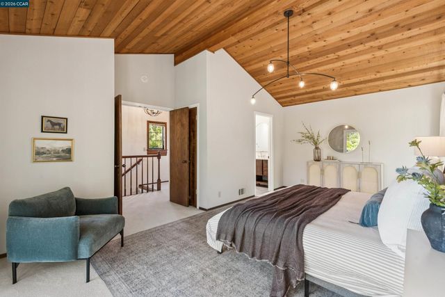 284 Scofield Dr, Moraga, CA 94556