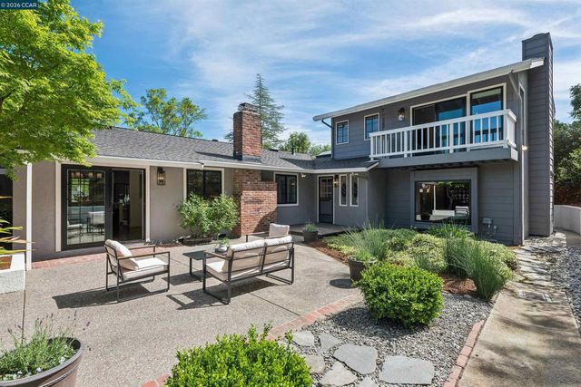 284 Scofield Dr, Moraga, CA 94556