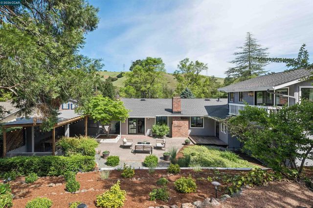 284 Scofield Dr, Moraga, CA 94556