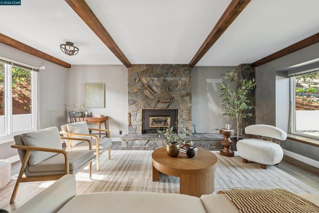 284 Scofield Dr, Moraga, CA 94556