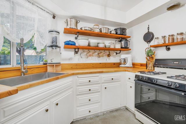 9303 Alki Court, Bakersfield, CA 93312