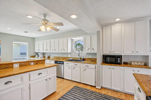 4119 Pirates Alley, Galveston, TX 77554
