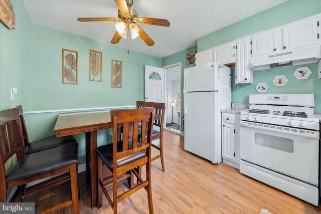 2 SPRING LAKE DR, Newark, DE 19711