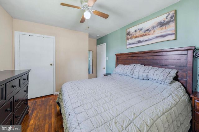 2 SPRING LAKE DR, Newark, DE 19711