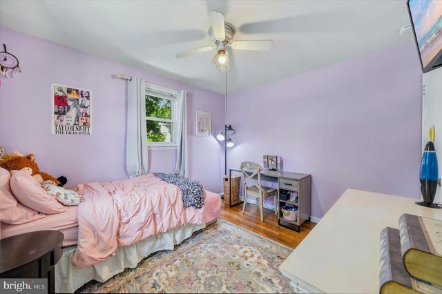 2 SPRING LAKE DR, Newark, DE 19711