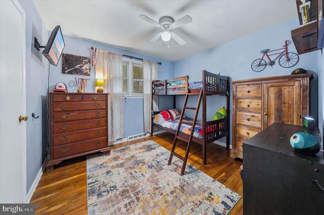 2 SPRING LAKE DR, Newark, DE 19711