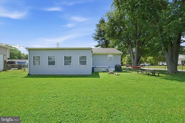 2 SPRING LAKE DR, Newark, DE 19711