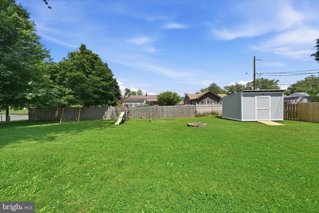 2 SPRING LAKE DR, Newark, DE 19711