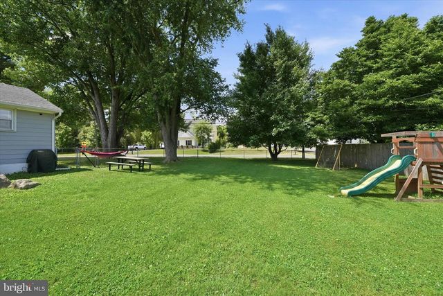 2 SPRING LAKE DR, Newark, DE 19711