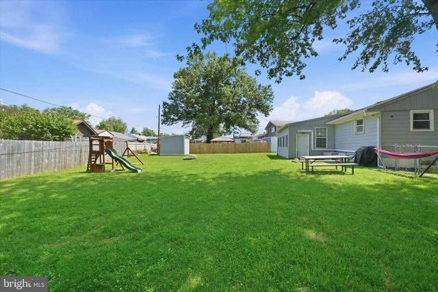 2 SPRING LAKE DR, Newark, DE 19711