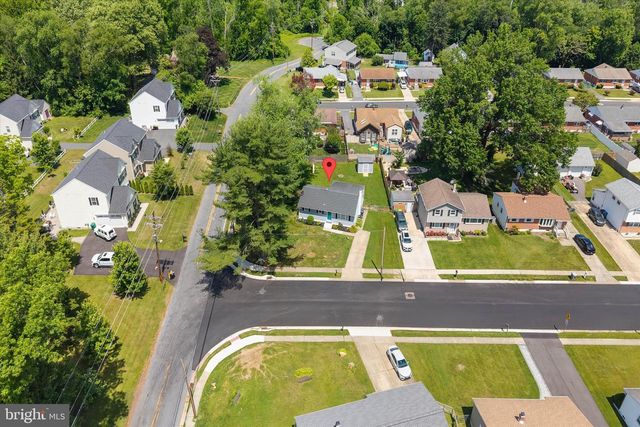 2 SPRING LAKE DR, Newark, DE 19711