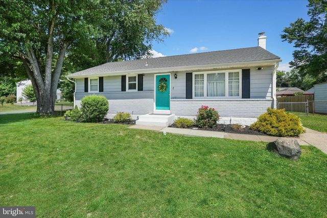 2 SPRING LAKE DR, Newark, DE 19711