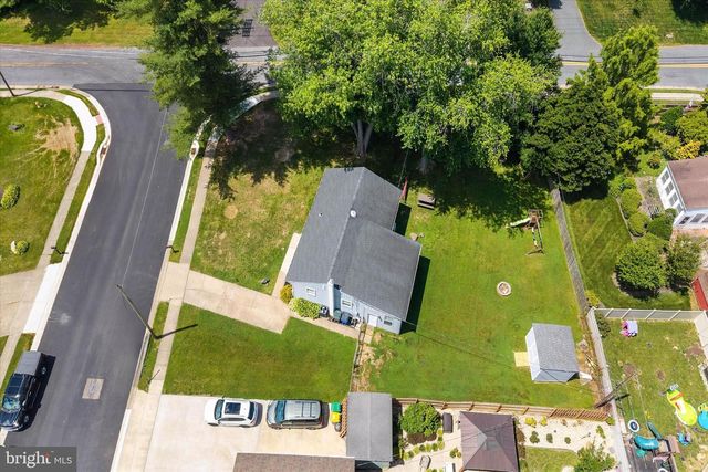 2 SPRING LAKE DR, Newark, DE 19711