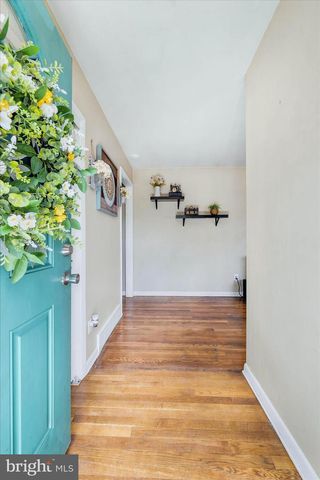 2 SPRING LAKE DR, Newark, DE 19711