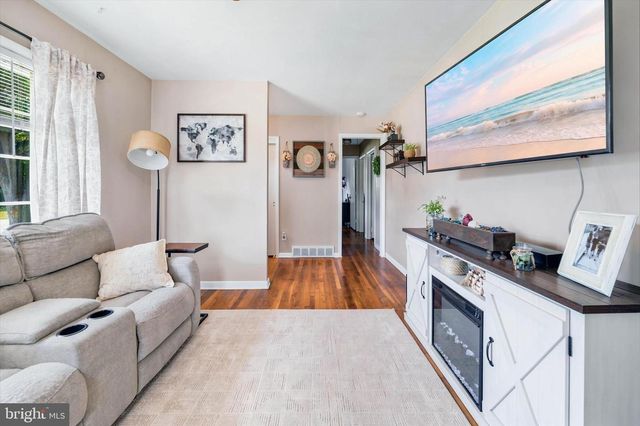 2 SPRING LAKE DR, Newark, DE 19711