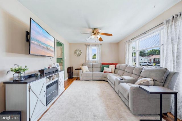 2 SPRING LAKE DR, Newark, DE 19711