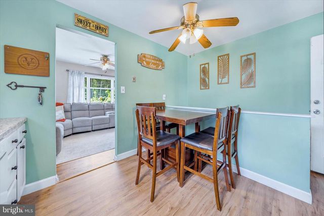 2 SPRING LAKE DR, Newark, DE 19711