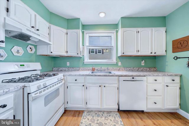 2 SPRING LAKE DR, Newark, DE 19711