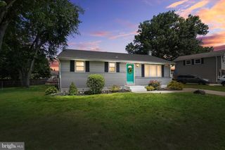 2 SPRING LAKE DR, Newark, DE 19711